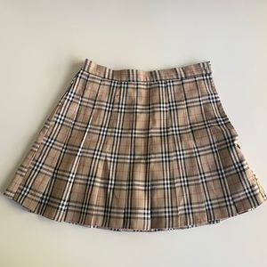 Adorable pleated Burberry style mini skirt